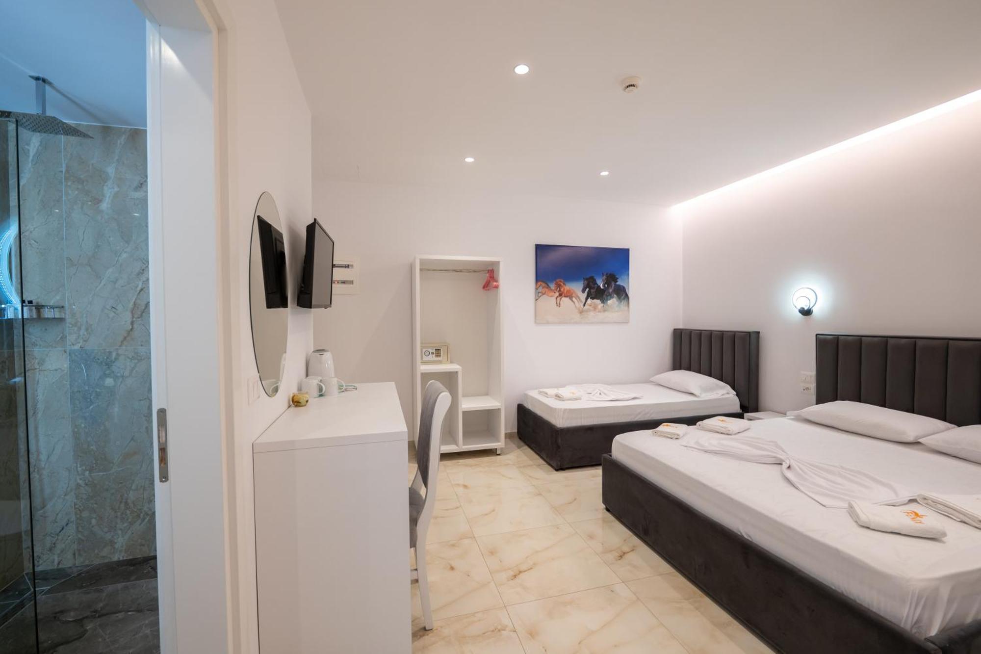 Hotel Feniks Ksamil